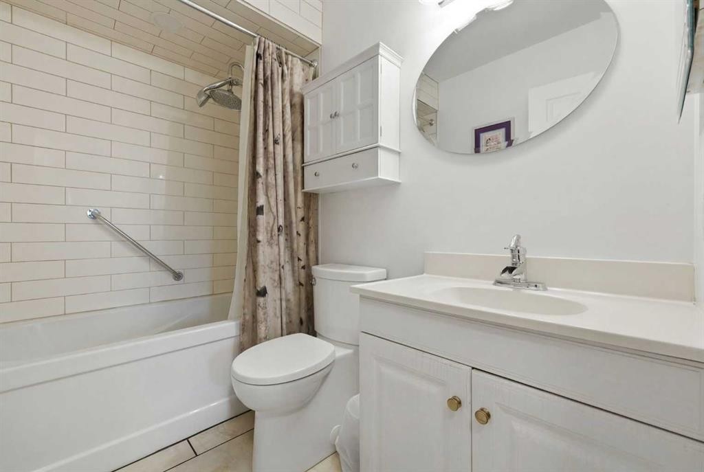 63 Huntmeadow Road Ne, Calgary, AB - Indoor Photo Showing Bathroom
