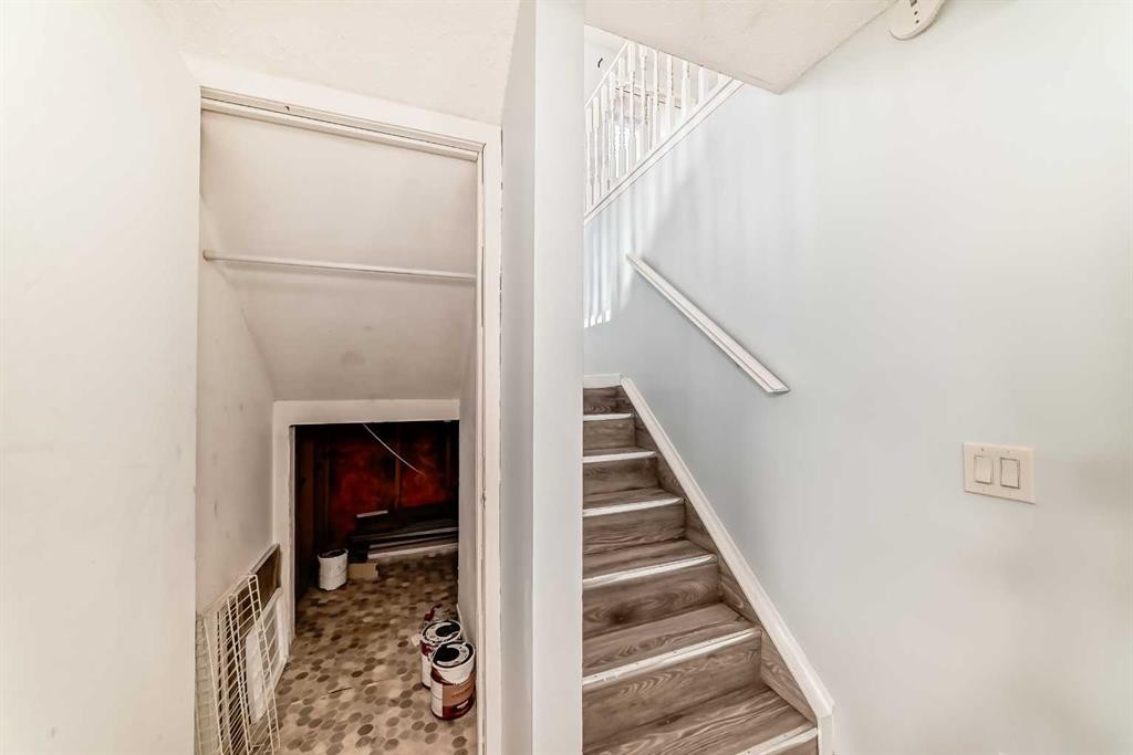 151F Pinehill Road Ne, Calgary, AB - Indoor Photo Showing Other Room