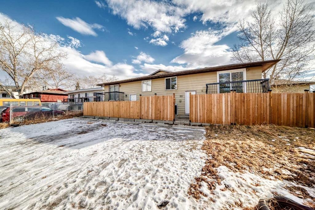 151F Pinehill Road Ne, Calgary, AB - Outdoor