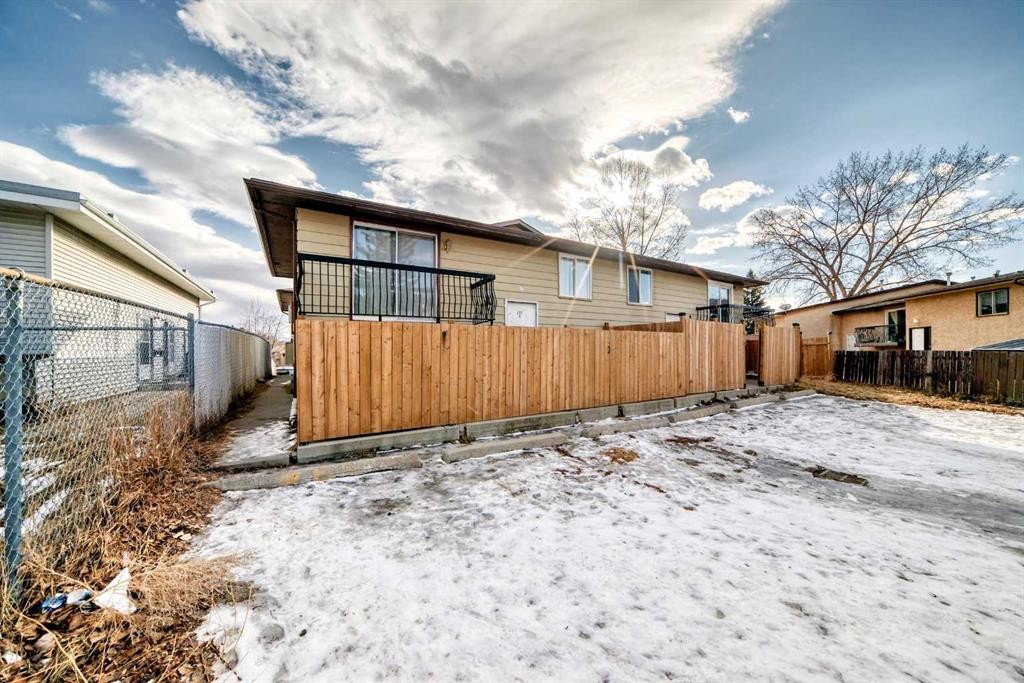 151F Pinehill Road Ne, Calgary, AB - Outdoor
