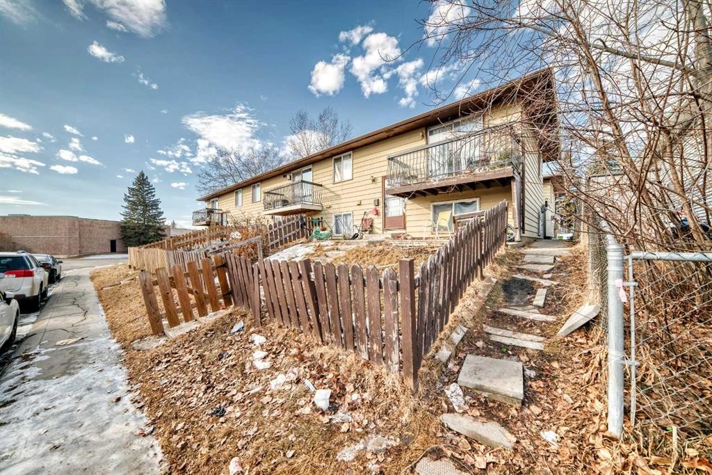 151F Pinehill Road Ne, Calgary, AB - Outdoor