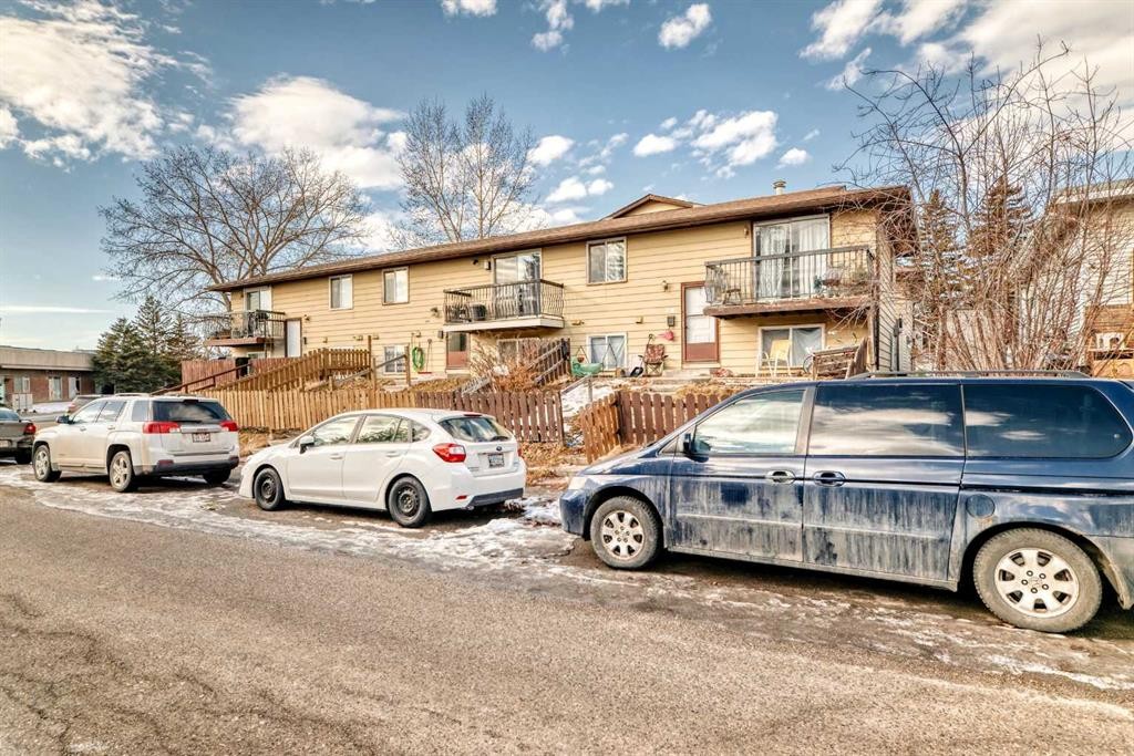 151F Pinehill Road Ne, Calgary, AB - Outdoor