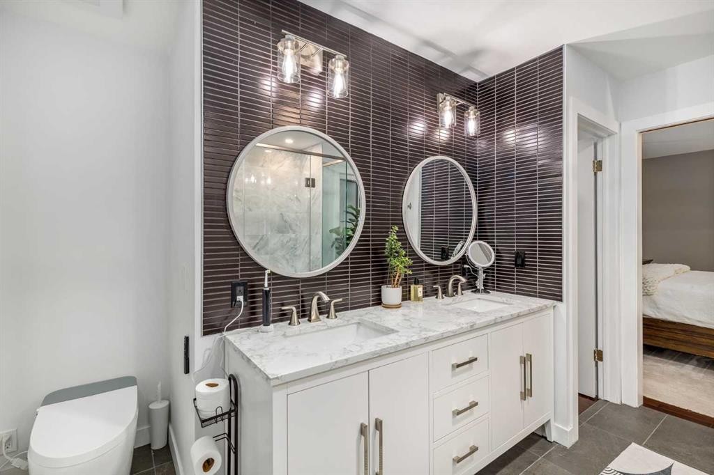 1414 Shawnee Drive, Calgary, AB - Indoor Photo Showing Bathroom