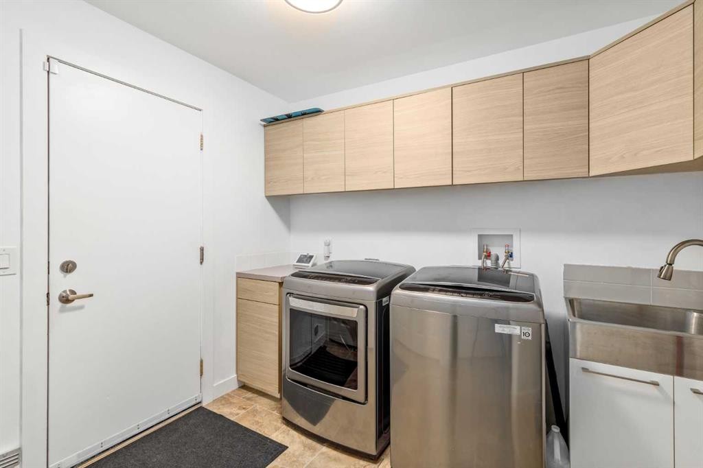 1414 Shawnee Drive, Calgary, AB - Indoor Photo Showing Laundry Room
