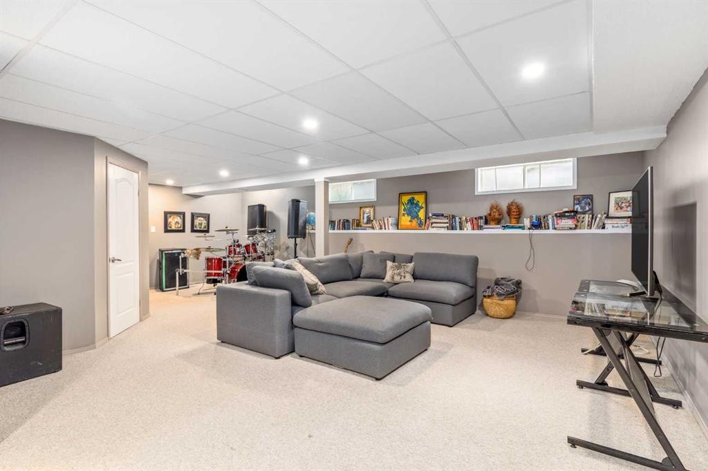 1414 Shawnee Drive, Calgary, AB - Indoor Photo Showing Other Room