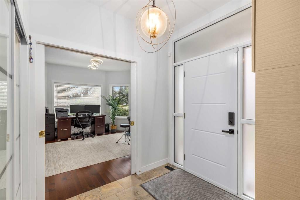 1414 Shawnee Drive, Calgary, AB - Indoor Photo Showing Other Room
