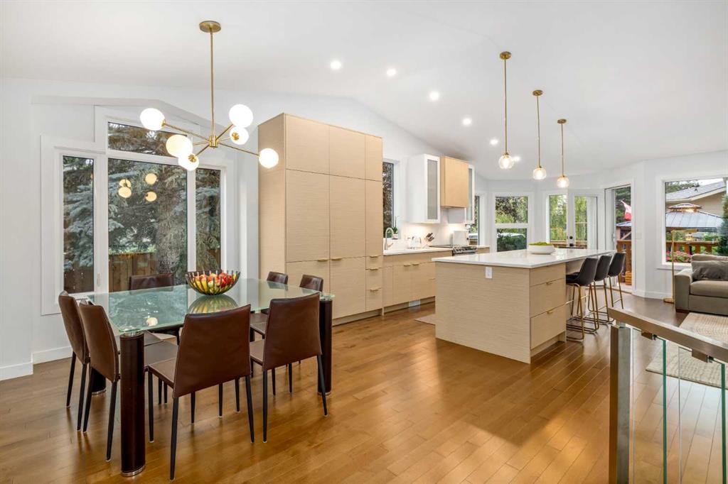 1414 Shawnee Drive, Calgary, AB - Indoor Photo Showing Dining Room