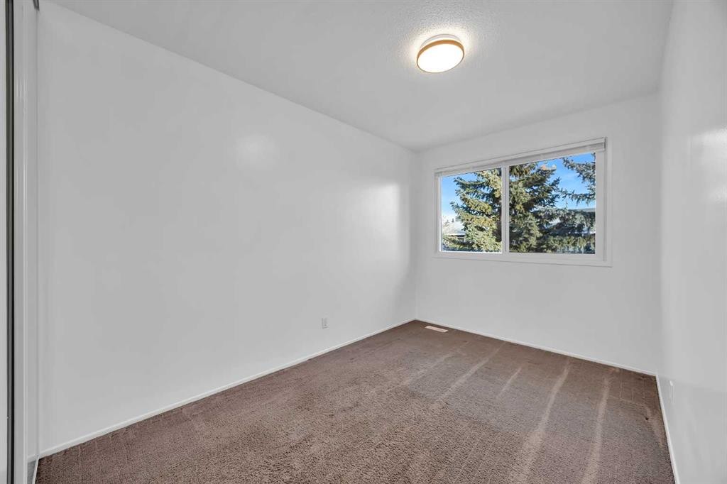 33-219 90 Avenue Se, Calgary, AB - Indoor Photo Showing Other Room