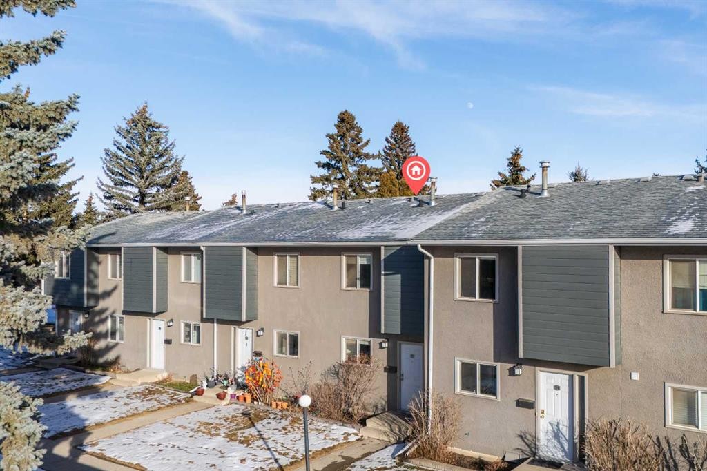 33-219 90 Avenue Se, Calgary, AB - Outdoor