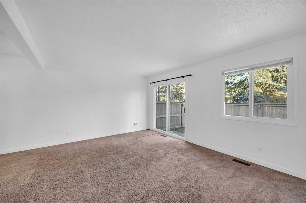 33-219 90 Avenue Se, Calgary, AB - Indoor Photo Showing Other Room