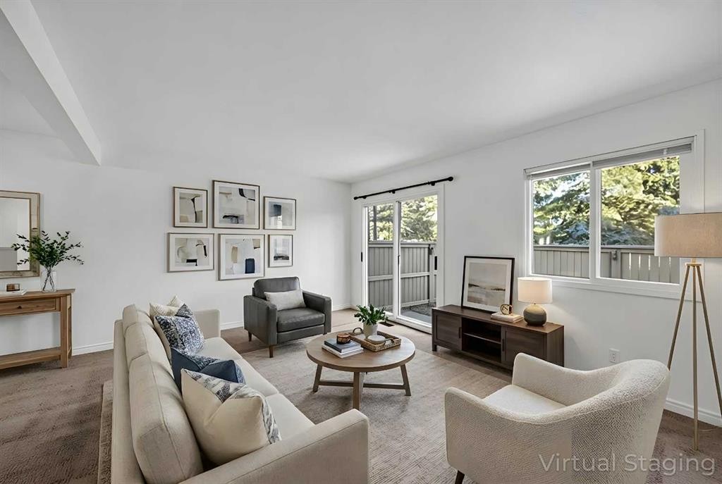 33-219 90 Avenue Se, Calgary, AB - Indoor Photo Showing Living Room