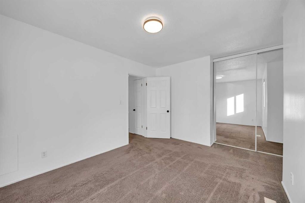 33-219 90 Avenue Se, Calgary, AB - Indoor Photo Showing Other Room
