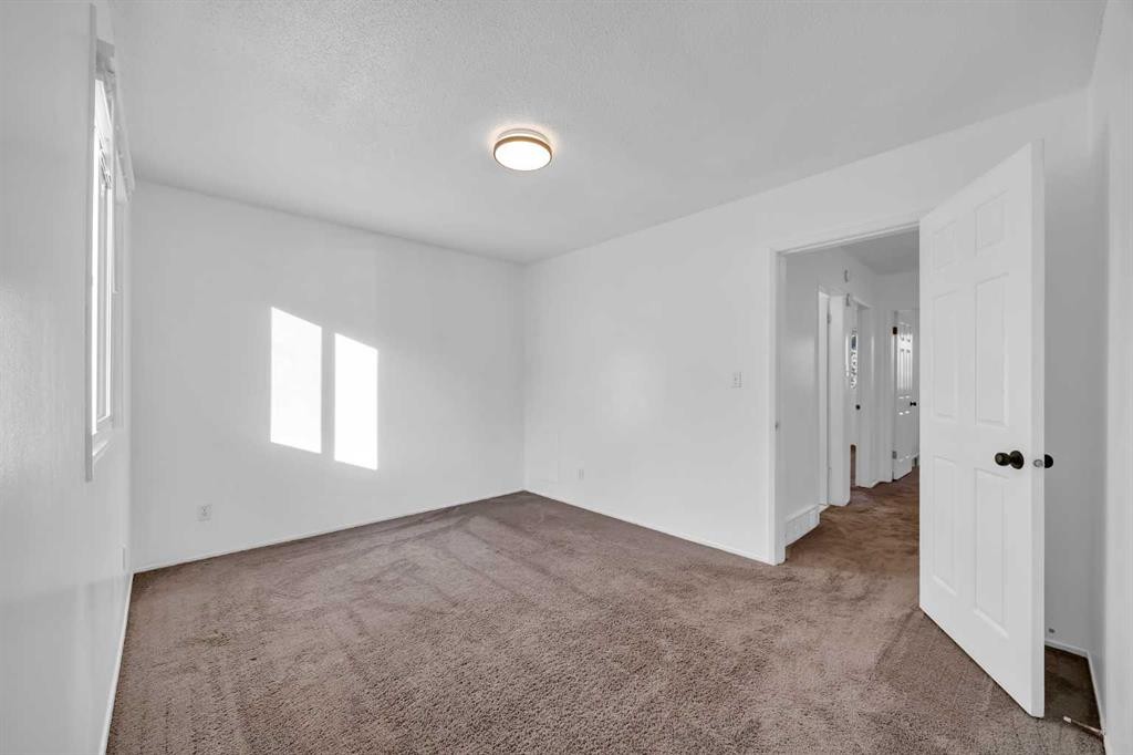 33-219 90 Avenue Se, Calgary, AB - Indoor Photo Showing Other Room