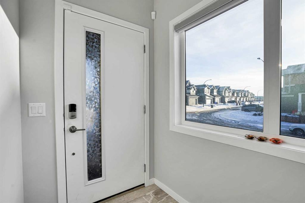 210 Lucas Close Nw, Calgary, AB - Indoor Photo Showing Other Room