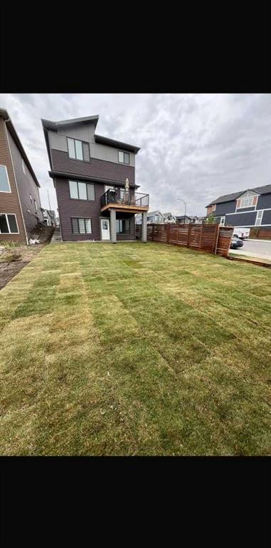 210 Lucas Close Nw, Calgary, AB - Outdoor