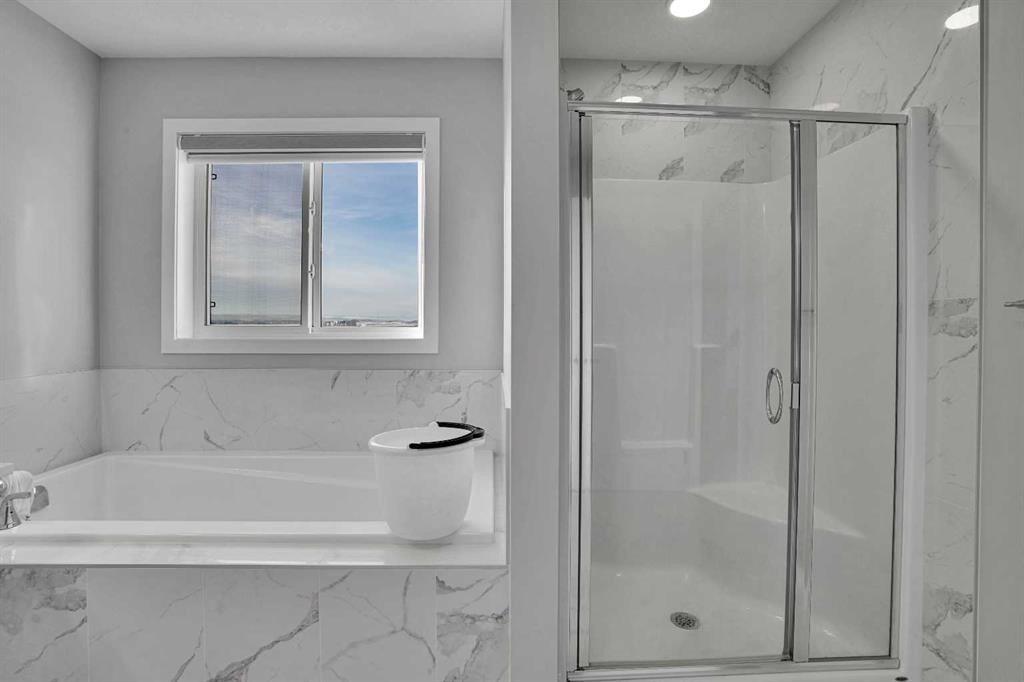 210 Lucas Close Nw, Calgary, AB - Indoor Photo Showing Bathroom