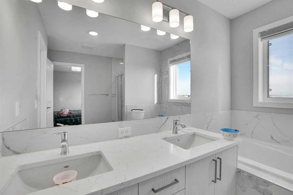 210 Lucas Close Nw, Calgary, AB - Indoor Photo Showing Bathroom