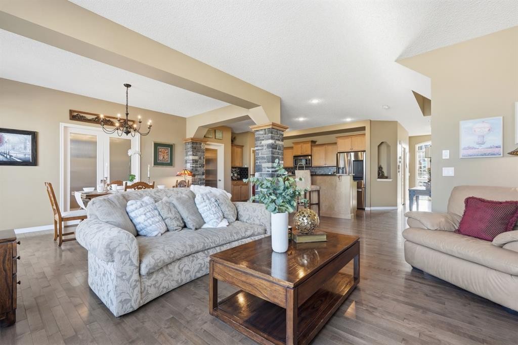 166 Cranridge Terrace Se, Calgary, AB - Indoor Photo Showing Living Room