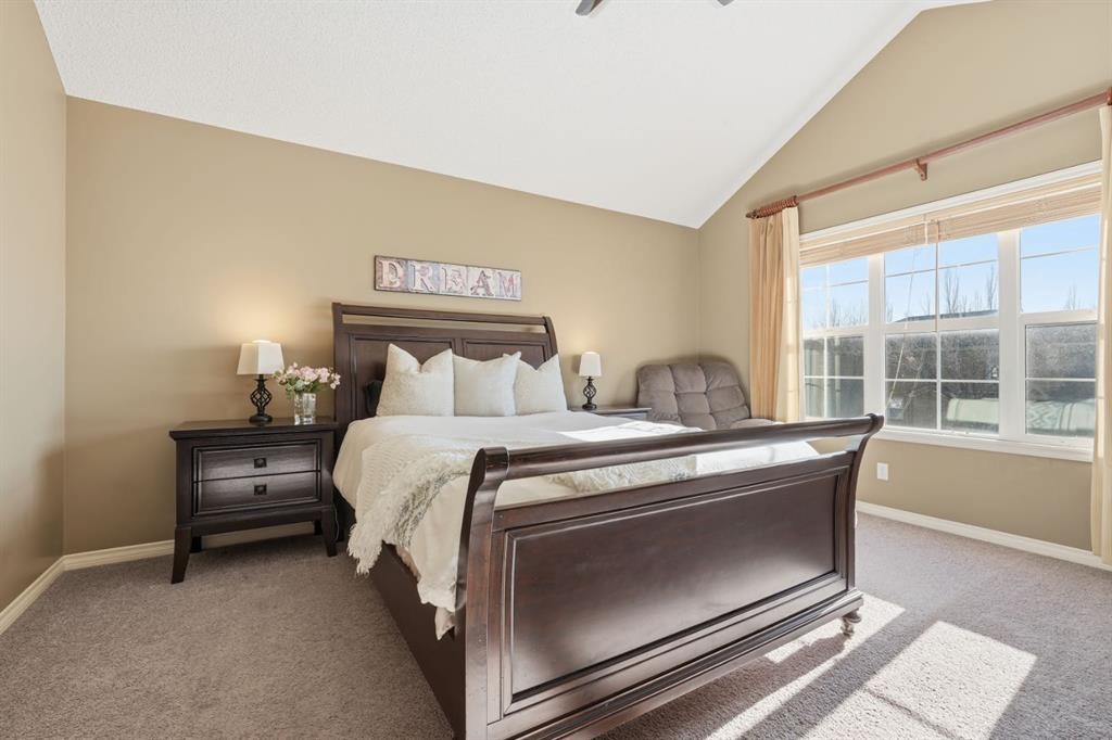166 Cranridge Terrace Se, Calgary, AB - Indoor Photo Showing Bedroom