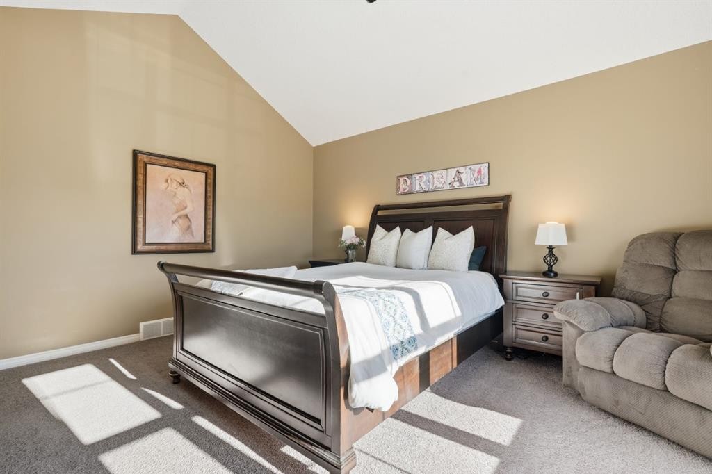 166 Cranridge Terrace Se, Calgary, AB - Indoor Photo Showing Bedroom