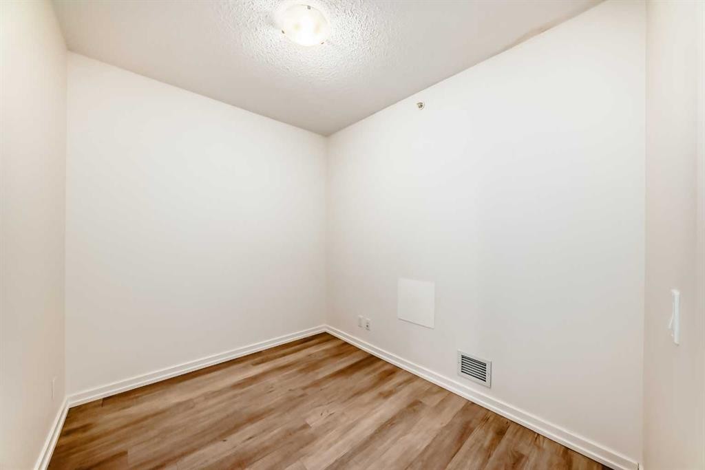 310-450 8 Avenue Se, Calgary, AB - Indoor Photo Showing Other Room