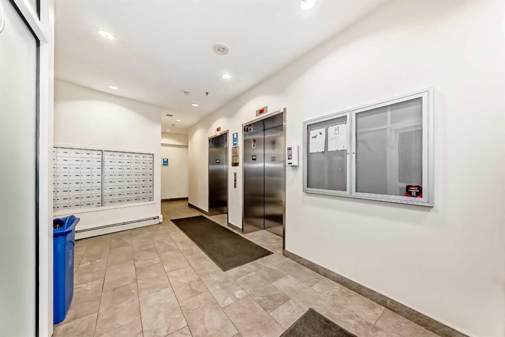 310-450 8 Avenue Se, Calgary, AB - Indoor Photo Showing Other Room
