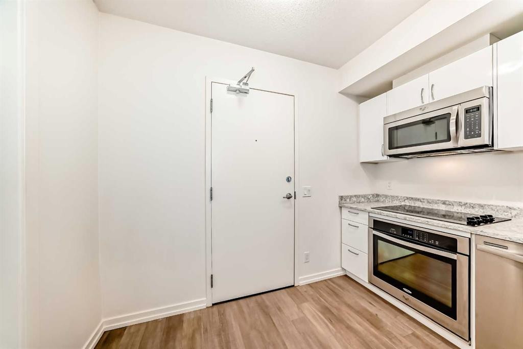 310-450 8 Avenue Se, Calgary, AB - Indoor Photo Showing Kitchen