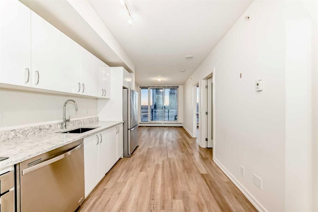 310-450 8 Avenue Se, Calgary, AB - Indoor Photo Showing Kitchen With Upgraded Kitchen