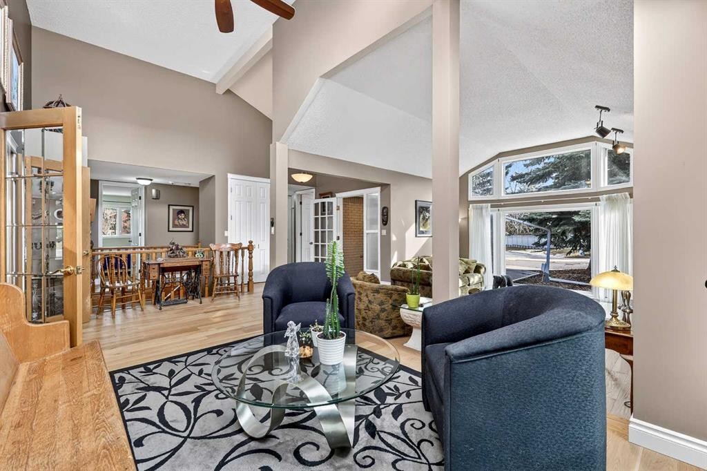 80 Oakmount Way Sw, Calgary, AB - Indoor