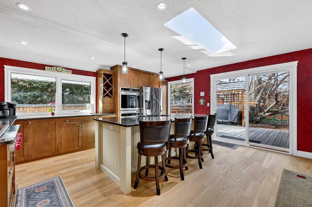 80 Oakmount Way Sw, Calgary, AB - Indoor Photo Showing Kitchen With Upgraded Kitchen