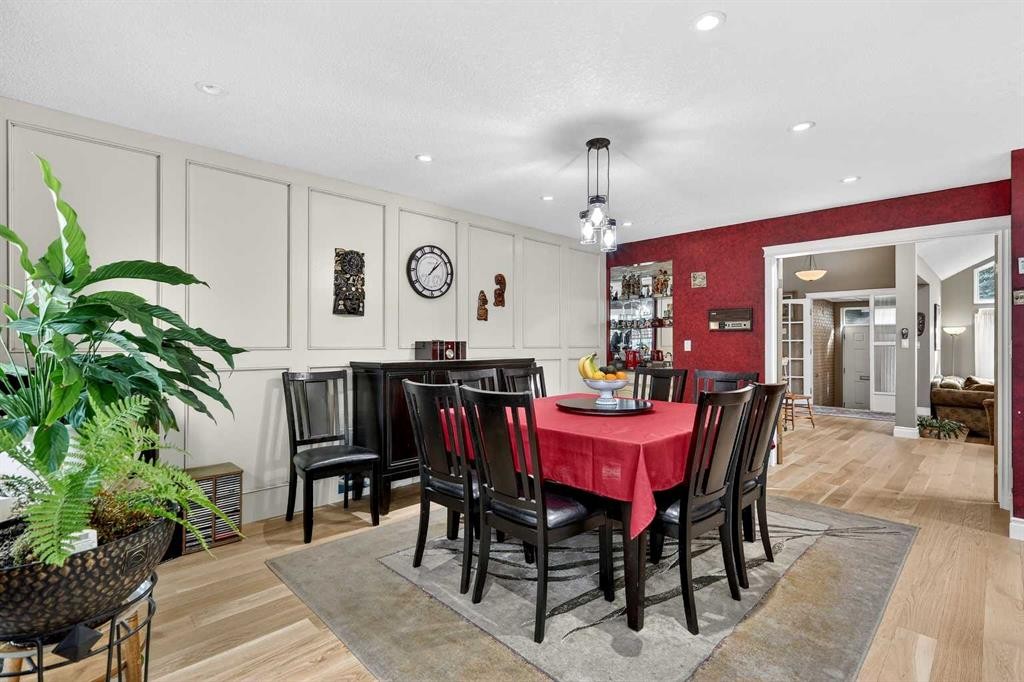 80 Oakmount Way Sw, Calgary, AB - Indoor Photo Showing Dining Room