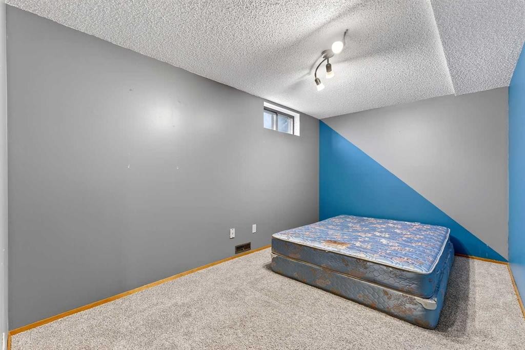 80 Oakmount Way Sw, Calgary, AB - Indoor