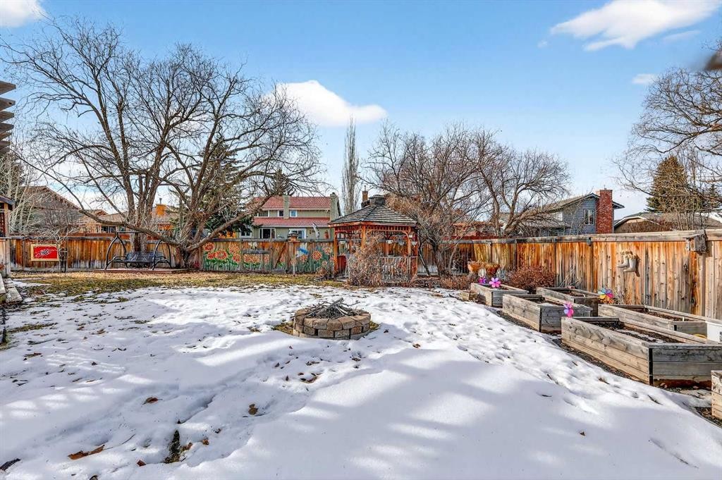 80 Oakmount Way Sw, Calgary, AB - Outdoor