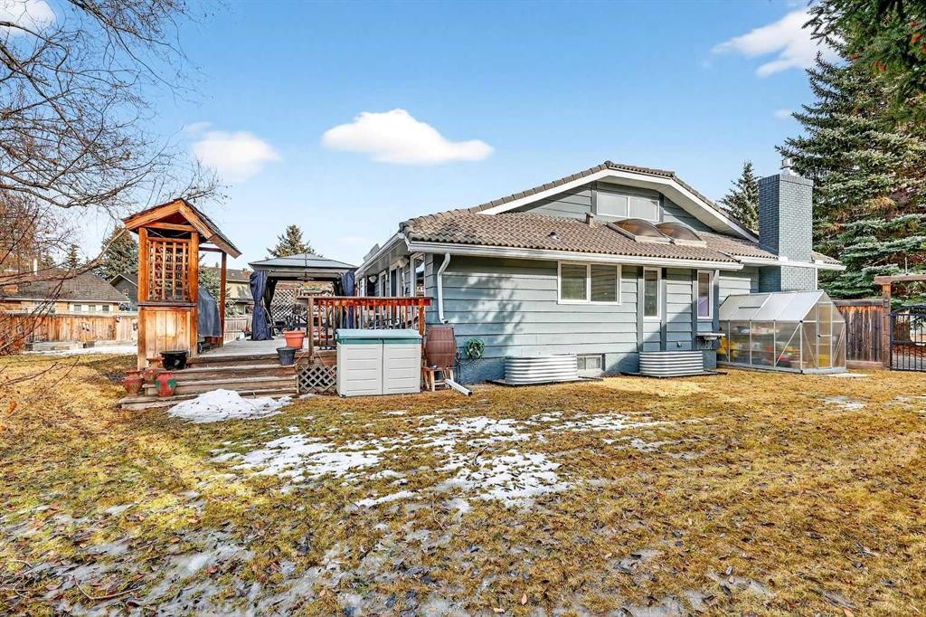 80 Oakmount Way Sw, Calgary, AB - Outdoor
