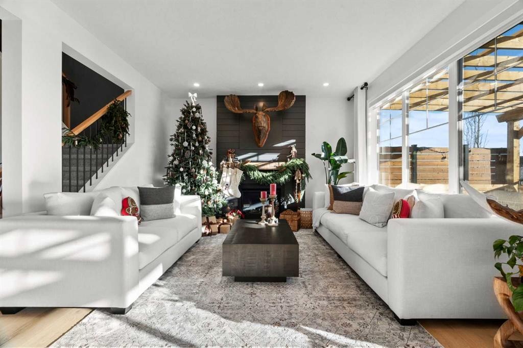 116 Ranchers View, Okotoks, AB - Indoor Photo Showing Living Room