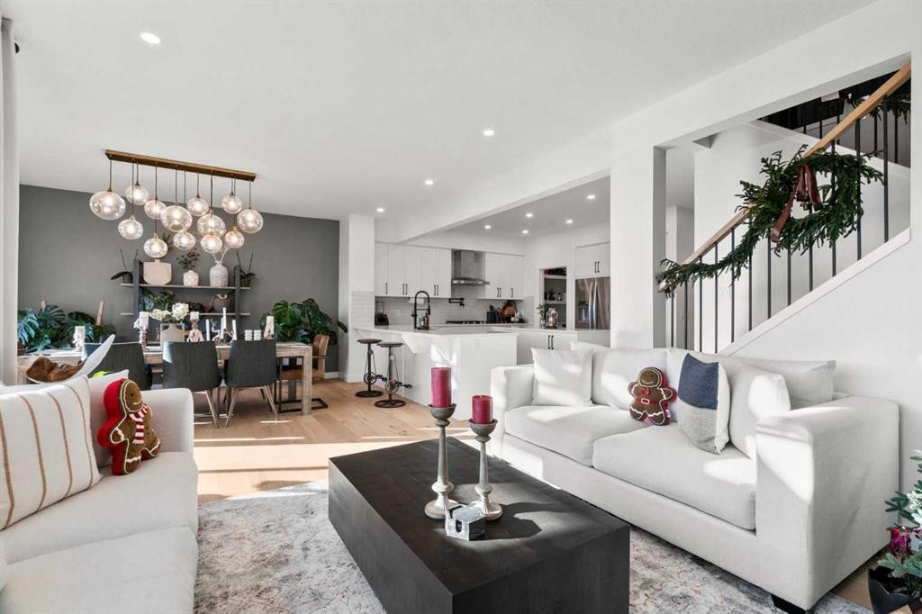 116 Ranchers View, Okotoks, AB - Indoor Photo Showing Living Room