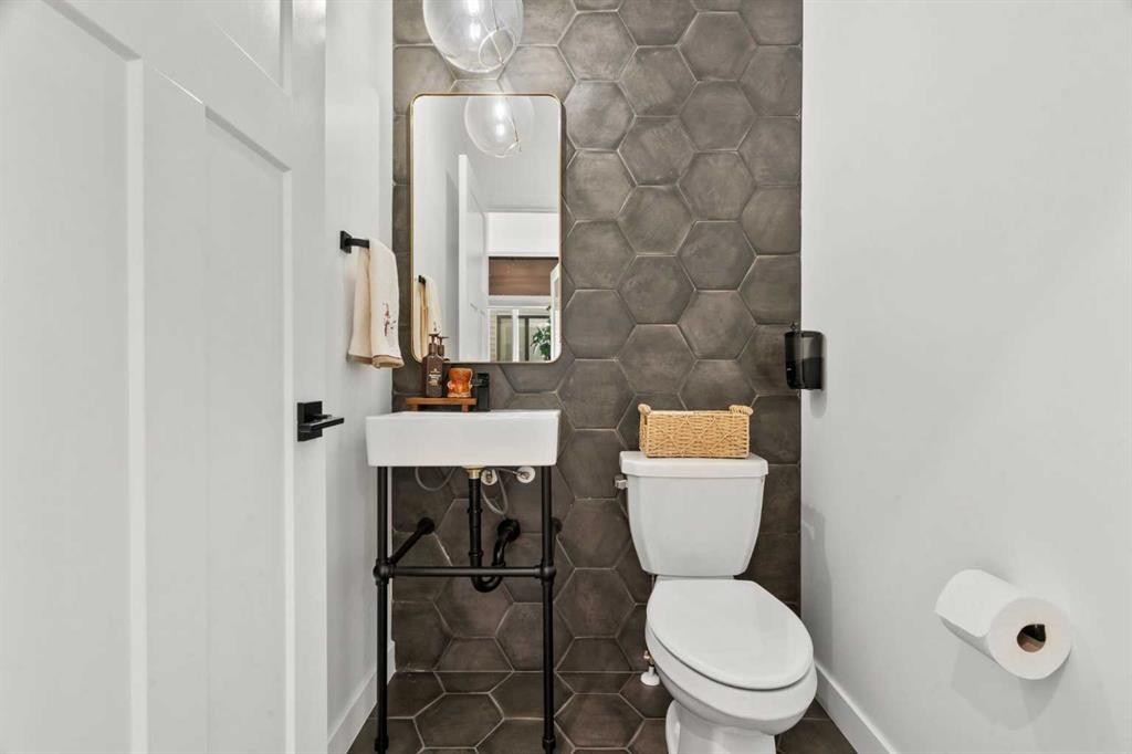 116 Ranchers View, Okotoks, AB - Indoor Photo Showing Bathroom