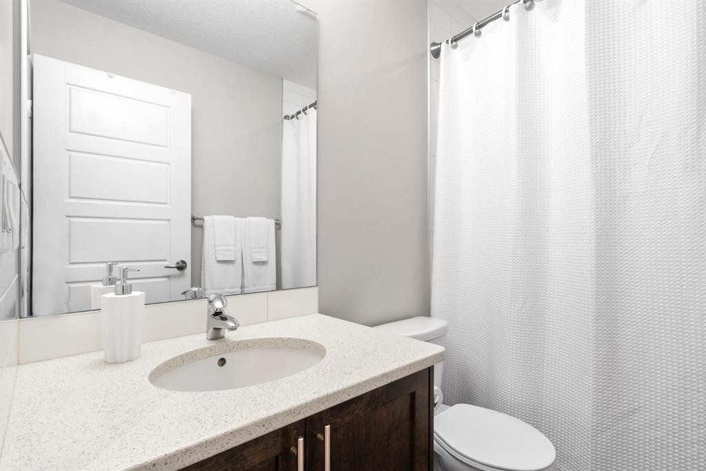 2001-280 Williamstown Close Nw, Airdrie, AB - Indoor Photo Showing Bathroom