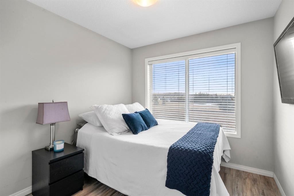 2001-280 Williamstown Close Nw, Airdrie, AB - Indoor Photo Showing Bedroom