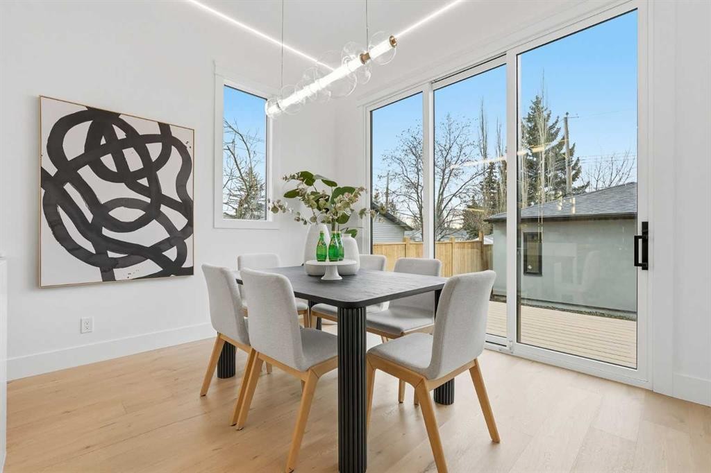 134 Lissington Drive Sw, Calgary, AB - Indoor Photo Showing Dining Room