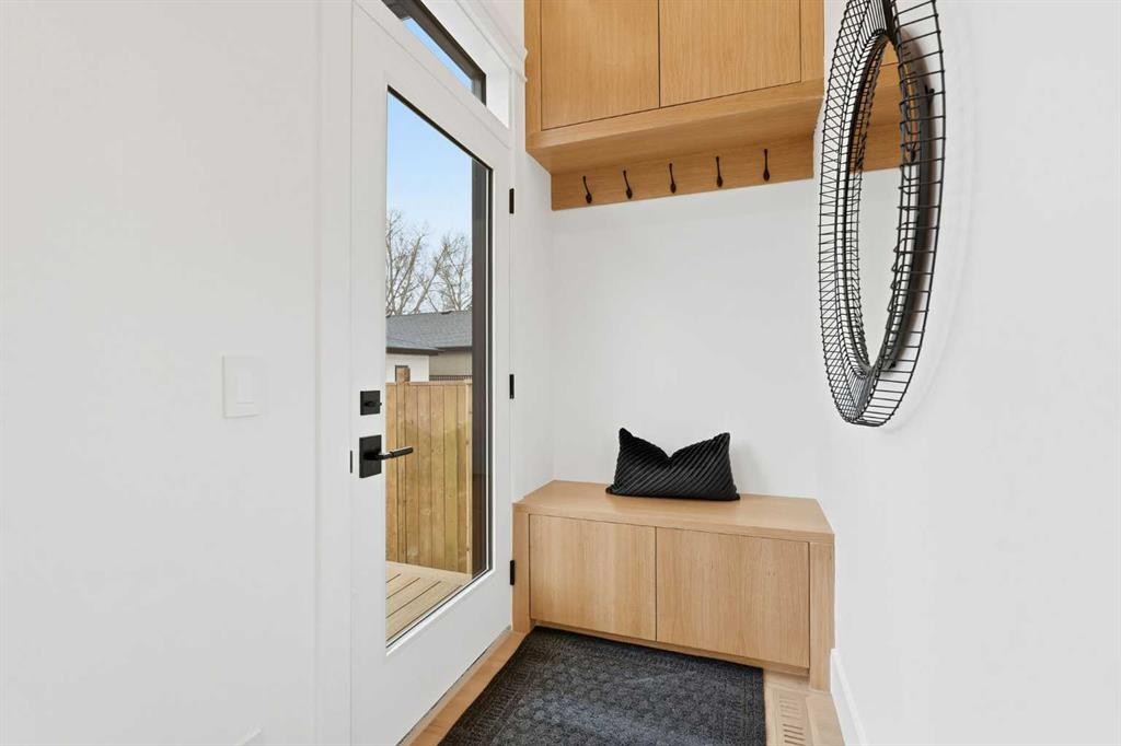 134 Lissington Drive Sw, Calgary, AB - Photo Showing Other Room