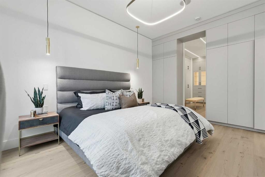 134 Lissington Drive Sw, Calgary, AB - Indoor Photo Showing Bedroom