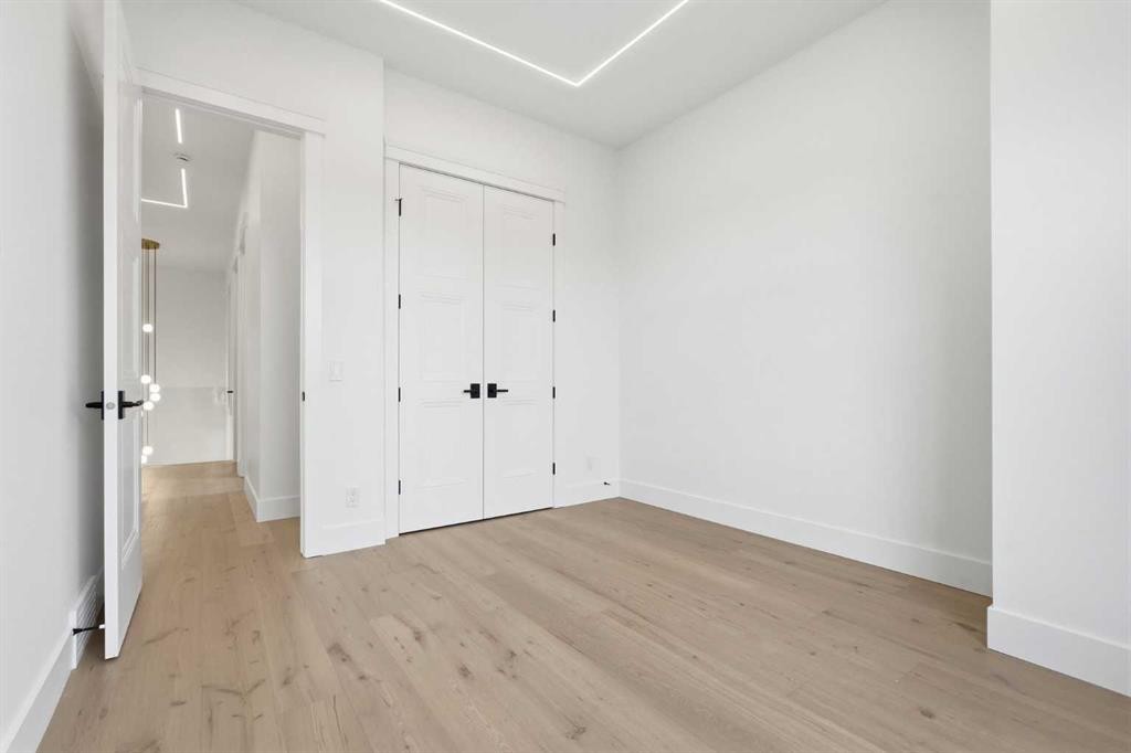 134 Lissington Drive Sw, Calgary, AB - Indoor Photo Showing Other Room