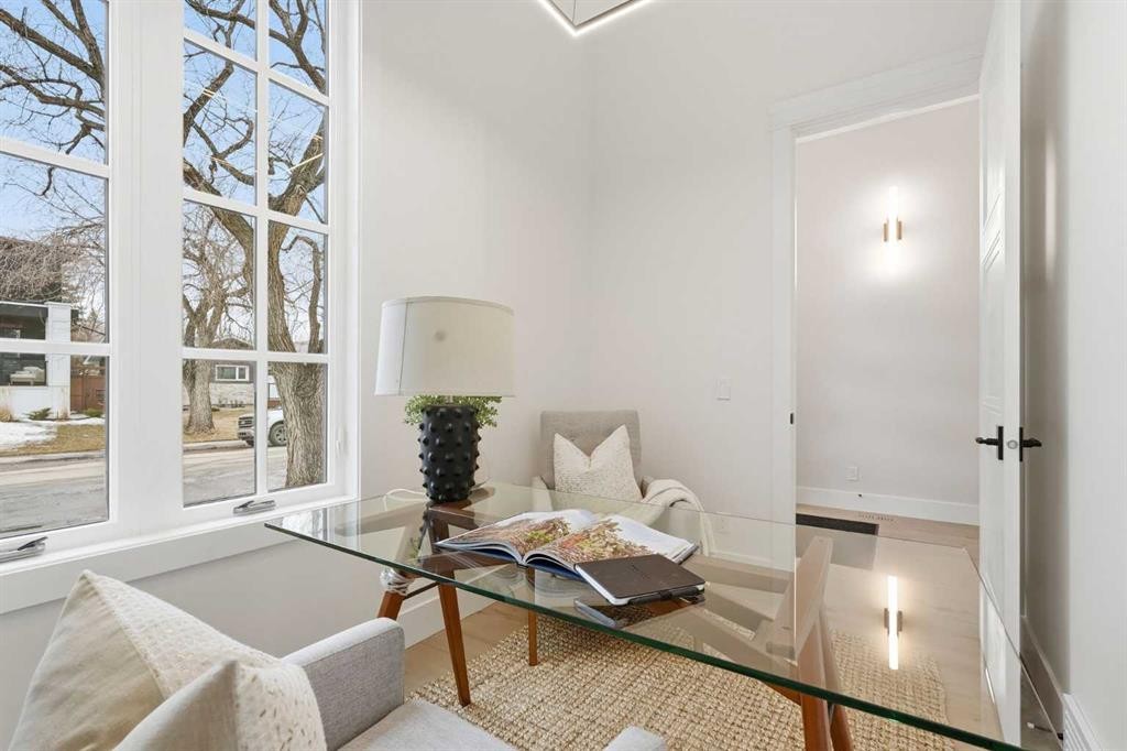 134 Lissington Drive Sw, Calgary, AB - Indoor