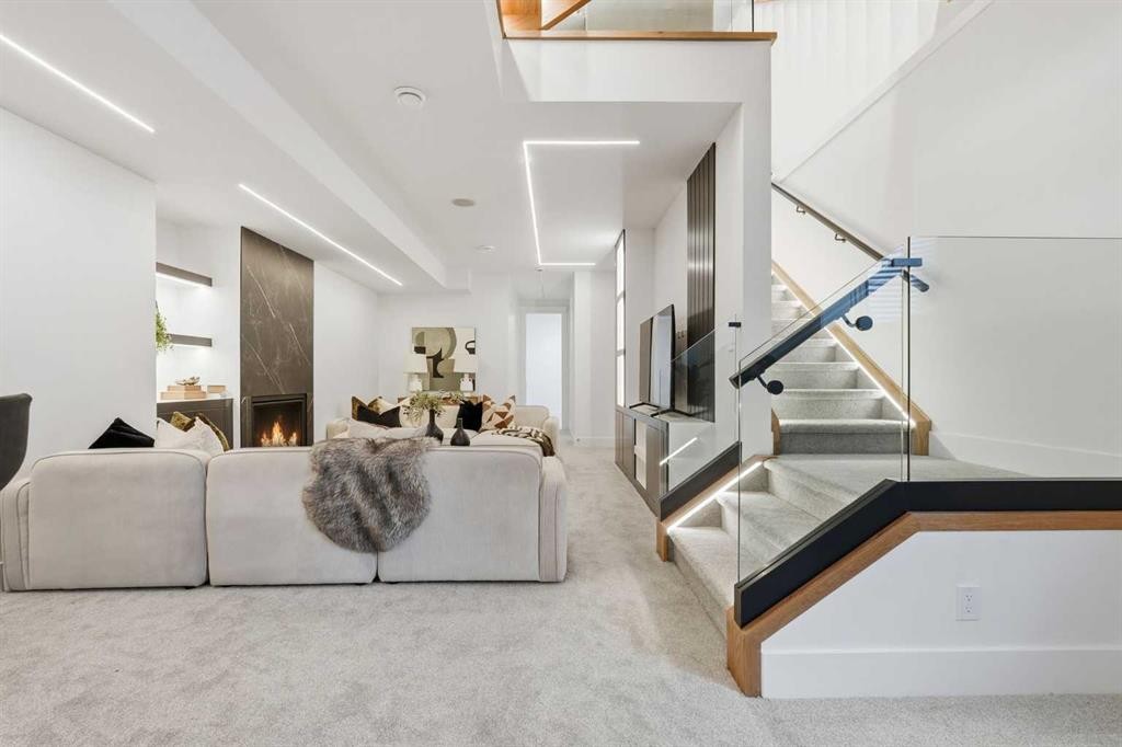 134 Lissington Drive Sw, Calgary, AB - Indoor