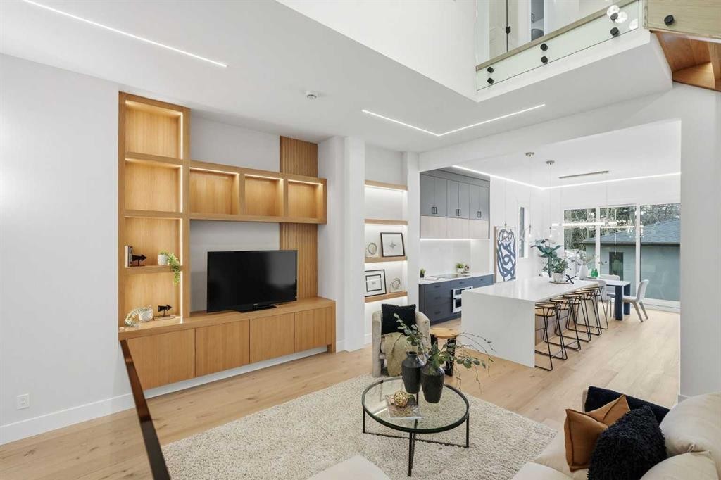 134 Lissington Drive Sw, Calgary, AB - Indoor Photo Showing Living Room