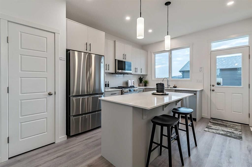 203 Annette Landing, Calgary, AB - Indoor Photo Showing Kitchen With Upgraded Kitchen