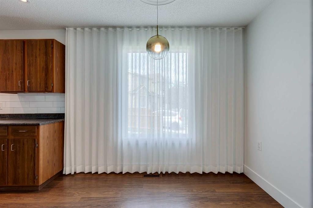 23 Erin Grove Court Se, Calgary, AB - Indoor Photo Showing Other Room