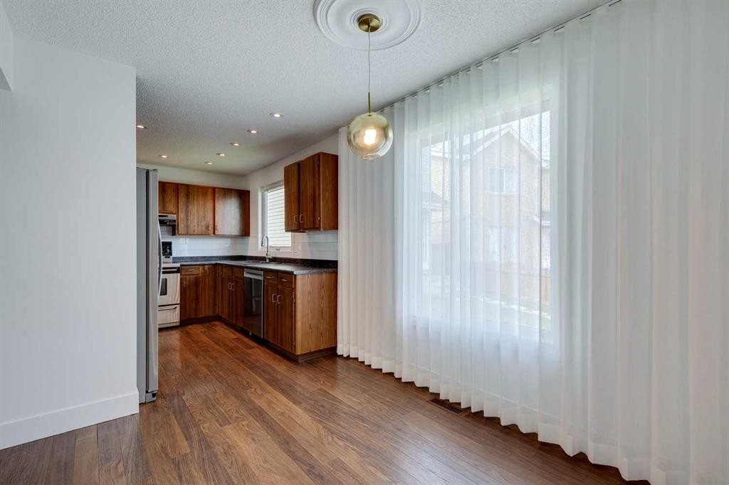 23 Erin Grove Court Se, Calgary, AB - Indoor Photo Showing Other Room