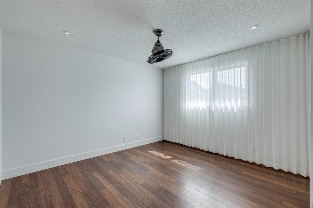23 Erin Grove Court Se, Calgary, AB - Indoor Photo Showing Other Room